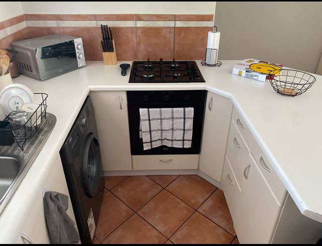 2 BEDROOM APARTMENT FOR SALE IN NEWLANDS